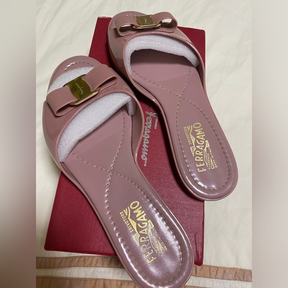 Salvatore Ferragamo Varina Slides - Picture 1 of 6